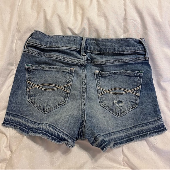 Abercrombie kids girls size 11/12 shorts.  EUC distressed denim - Picture 3 of 6